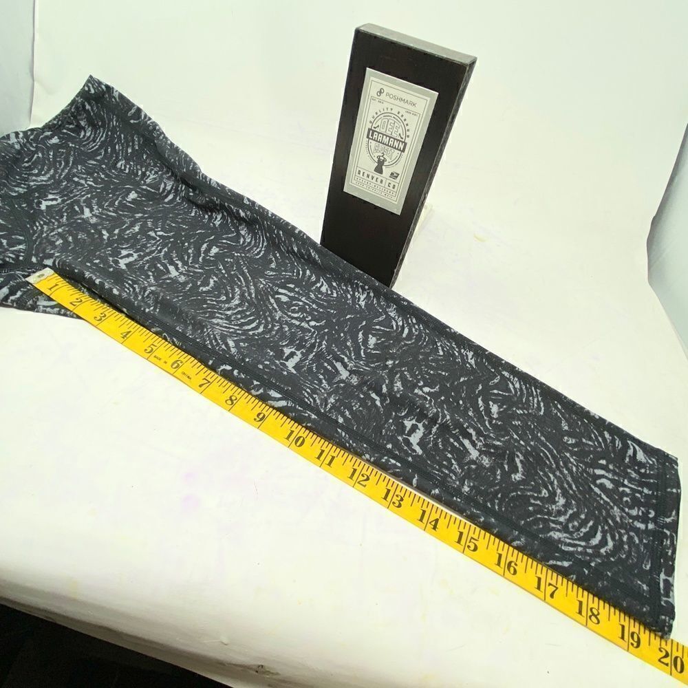ATHLETA Leggings - Black & Gray Abstract Pattern - Picture 14 of 16